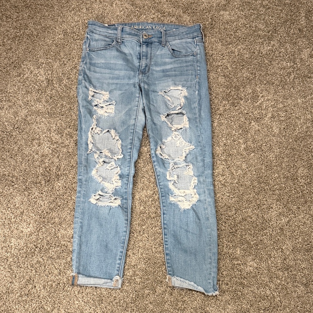 American Eagle Outfitters Light Blue Distressed Cropped Jeans